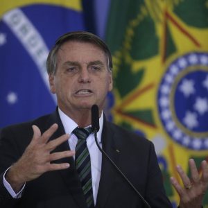 ‘Desemprego em massa e consequências desastrosas’: diz Bolsonaro sobre comércios fechados