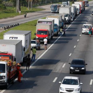Greve dos caminhoneiros: Associação garante paralisação e estima 70% de adesão a partir desta segunda-feira