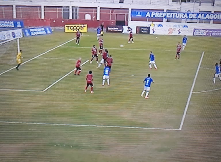 Carcará bate o Doce Mel no Carneirão e assume a liderança do Campeonato Baiano.