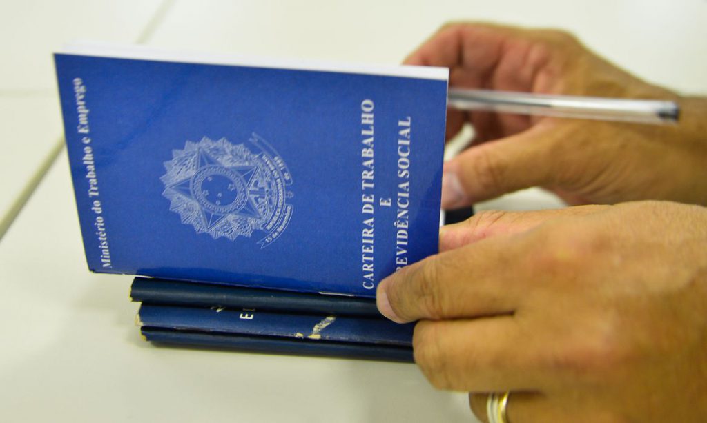 Bahia bate recorde de desemprego em 2020, diz IBGE