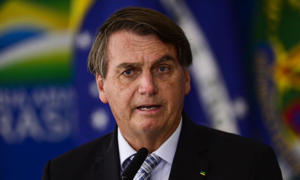 Bolsonaro autoriza projeto sobre compra de vacinas por estados