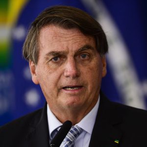 Bolsonaro autoriza projeto sobre compra de vacinas por estados
