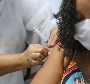 Pouco mais de 1% dos baianos recebeu a segunda dose da vacina contra a Covid-19