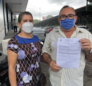 Mulher aparece em lista de vacinados, mas diz não ter tomado dose em Manaus