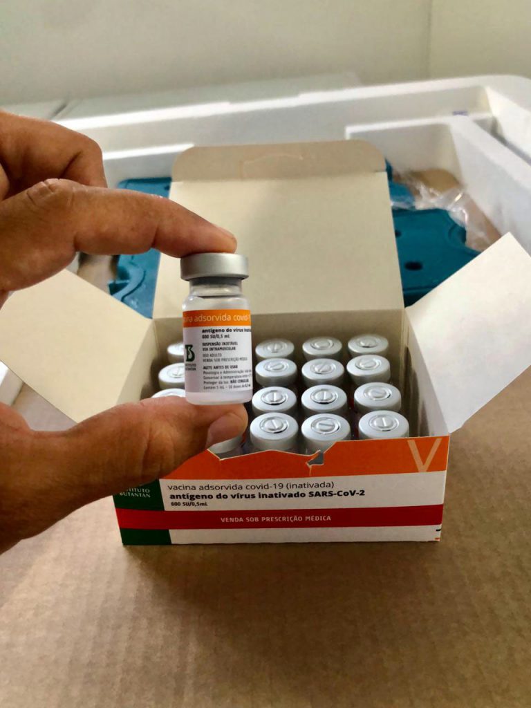 Nova remessa de vacinas contra Covid-19 chega à Bahia