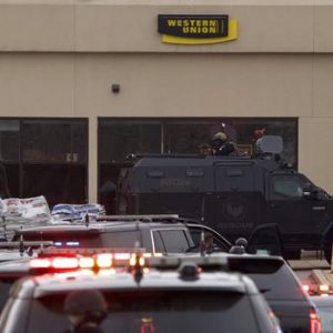 Homem armado dispara dentro de supermercado e mata dez pessoas nos Estados Unidos