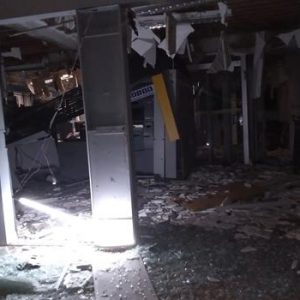 Agência bancária de Lagoa Real é atacada durante a madrugada; caixas eletrônicos foram explodidos