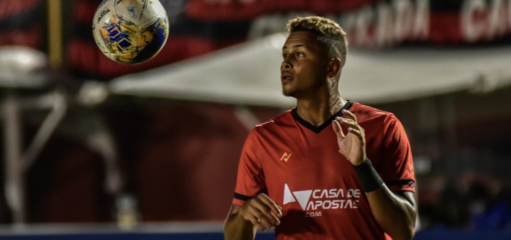Vitória enfrenta xará de Conquista em clima de decisão