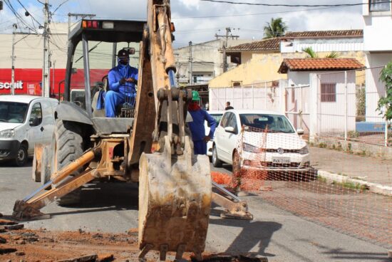 AVANÇAR CIDADES: Prefeitura prossegue com frente de trabalho na Rua Milton da Silva, no centro