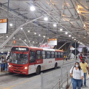 Tarifa de ônibus sofre reajuste a partir desta segunda-feira em Salvador; nova tarifa será de R$ 4,40; veja