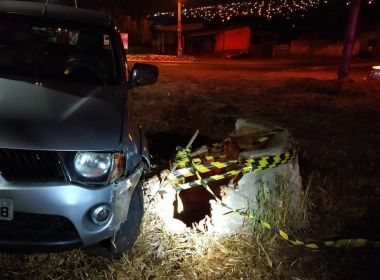 Homem bate carro, desce para ver estrago e cai em poço de 15 metros no Paraná