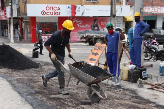 Avançar Cidades: SAAE realiza recomposição asfáltica no centro de Alagoinhas