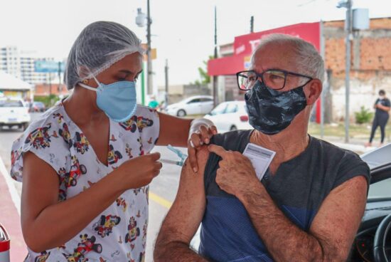 Alagoinhas: Mutirão desta sexta vacinou mais de mil pessoas com a 1º dose; imunização segue no sábado (10), com foco na vacina de reforço
