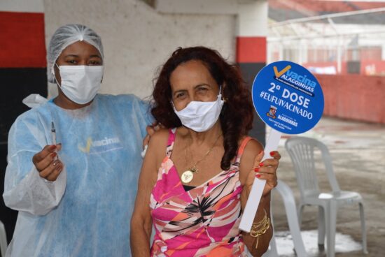 Alagoinhas: Pessoas com idade a partir de 60 anos começam a ser vacinadas neste domingo (18)