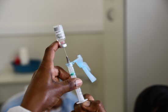 Prefeitura de Alagoinhas convoca vacinados com a Coronavac e AstraZeneca para tomarem a segunda dose da vacina