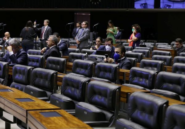 Câmara aprova PL que prorroga auxílio para o trabalhador cultural