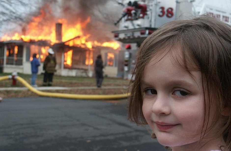 Meme de menina em frente a incêndio é vendido por R$ 2,5 milhões