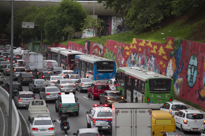 Novas regras do Código de Trânsito Brasileiro entram em vigor nesta segunda-feira; saiba o que muda