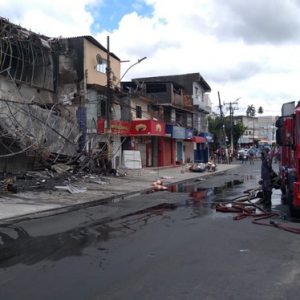 Idoso morre após incêndio a loja de móveis no bairro de São Cristóvão
