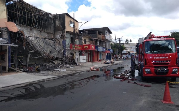 Idoso morre após incêndio a loja de móveis no bairro de São Cristóvão