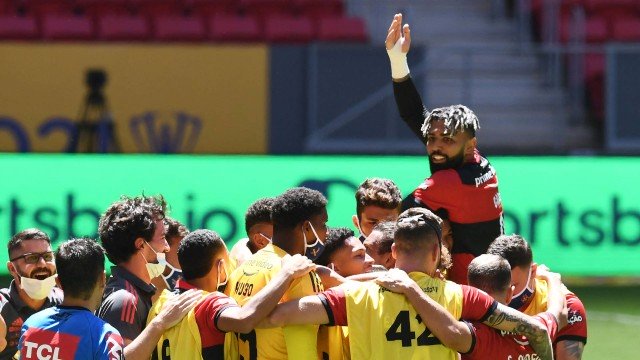 Flamengo vence o Palmeiras nos pênaltis e é campeão da Supercopa do Brasil