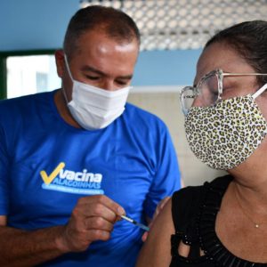 Vacinaço com 32 horas em Alagoinhas (BA) passa de 34 mil pessoas vacinadas contra a Covid-19