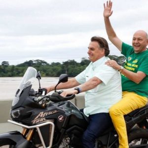 Favorecendo mais um grupo de apoiadores, Bolsonaro faz pressão pela isenção de pedágio para motociclistas