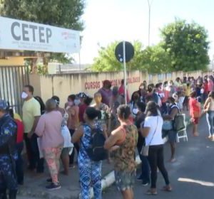 Alagoinhas: Moradores enfrentam filas longas em mutirão após chegada da vacina da Pfizer
