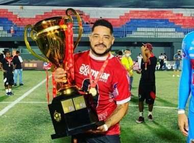 Robert tatua taça do Baianão conquistada pelo Atlético de Alagoinhas: ‘Representa muito’