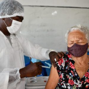 A quinta-feira de vacinação contra Covid-19 em Alagoinhas (BA) será com primeira e segunda doses da AstraZeneca