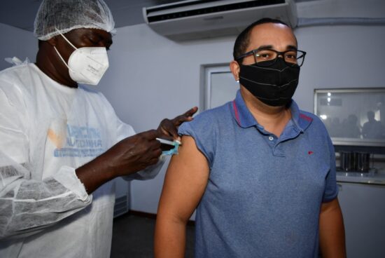 Vacinação contra Covid-19 continua no feriado de 1° de maio em Alagoinhas