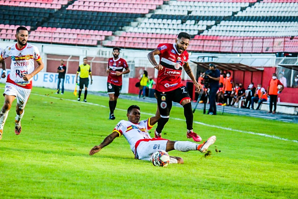 Vitória acerta contratação de Ronan, que se apresenta na próxima semana