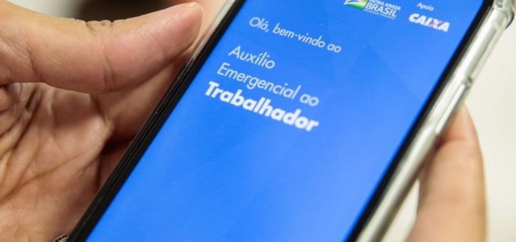 Governo prevê prorrogar auxílio emergencial por dois meses antes de novo Bolsa Família