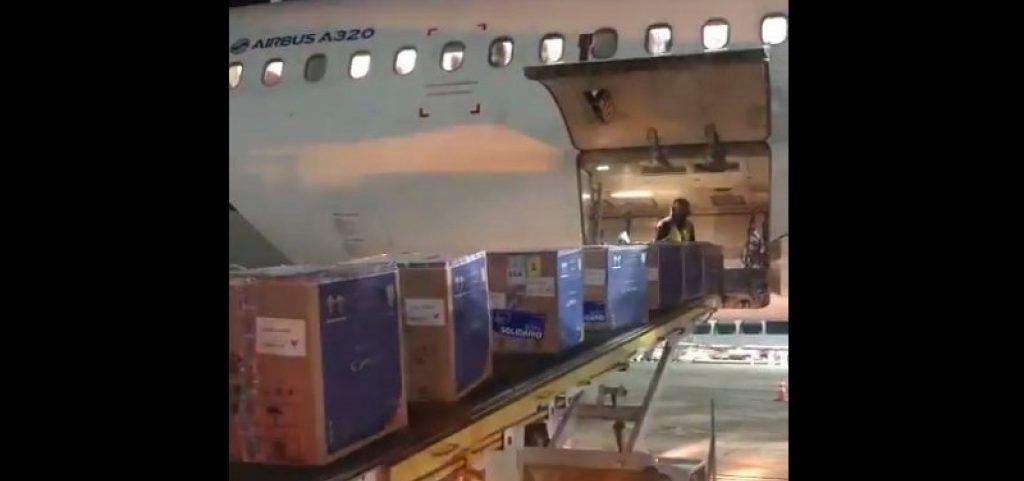 Mais de 146 mil doses de vacina Pfizer contra a Covid-19 chegam à Bahia