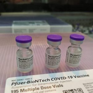 Lote com 936 mil doses da vacina da Pfizer chega ao Brasil