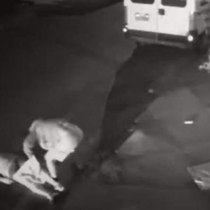 Vídeo: Homem reage a assalto e cai desacordado no meio da rua em Vitória da Conquista