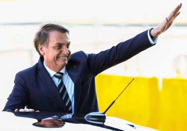 Bolsonaro confirma ‘taxa de juros lá embaixo’ para PMs comprarem casa própria.