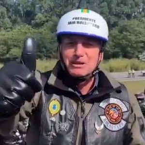 Bolsonaro é multado por não usar máscara durante ato com motociclistas pelas ruas de São Paulo