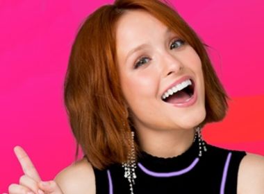 Larissa Manoela cria rede própria de telefonia móvel para atingir os jovens