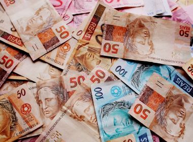 Renda média no Brasil cai abaixo de R$ 1 mil pela 1ª vez em 10 anos