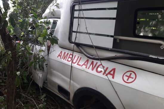 Vítimas de acidente com ambulância da Secretaria de Saúde de Alagoinhas foram assistidas e passam bem
