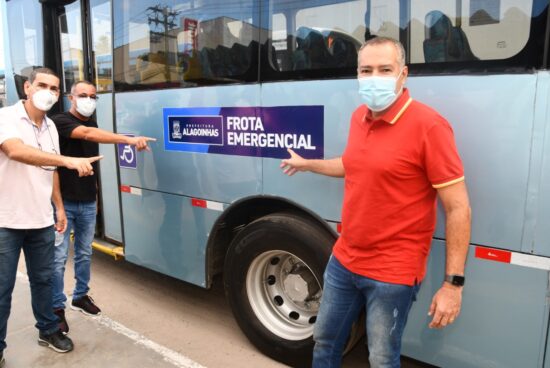 Prefeitura de Alagoinhas apresenta ônibus da frota emergencial que vai operar as linhas do lote 2