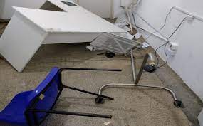 Homem entrou em surto psiquiátrico e destrói equipamentos em hospital.