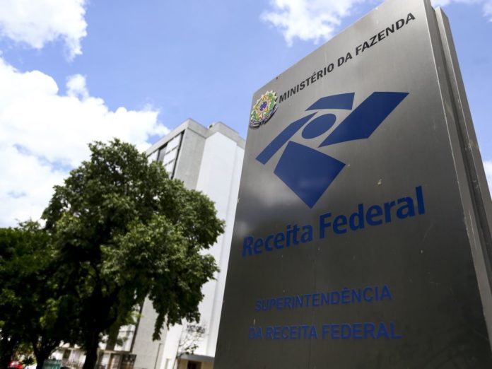 Governo quer usar reforma tributária para bancar novo programa social.
