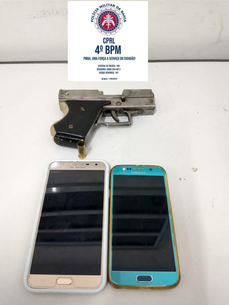 Policiais do Quarto Batalhão aprendem arma de fogo, tipo pistola e recuperam celulares roubados em Alagoinhas.