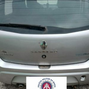 Veículo roubado foi recuperado pela PM em Alagoinhas-Velha.