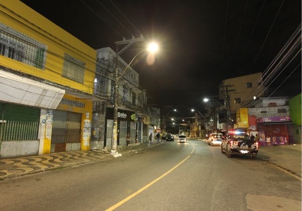 Governo prorroga toque de recolher; venda de bebida está proibida no feriadão.