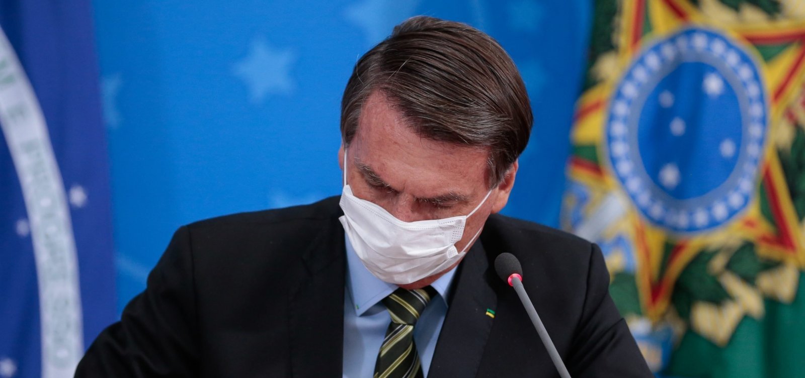 Bolsonaro anuncia Bolsa-Família de R$ 300