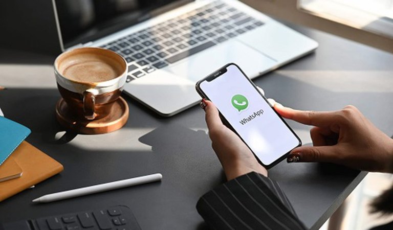 WhatsApp ensaia liberar acesso ao app em até quatro dispositivos ao mesmo tempo