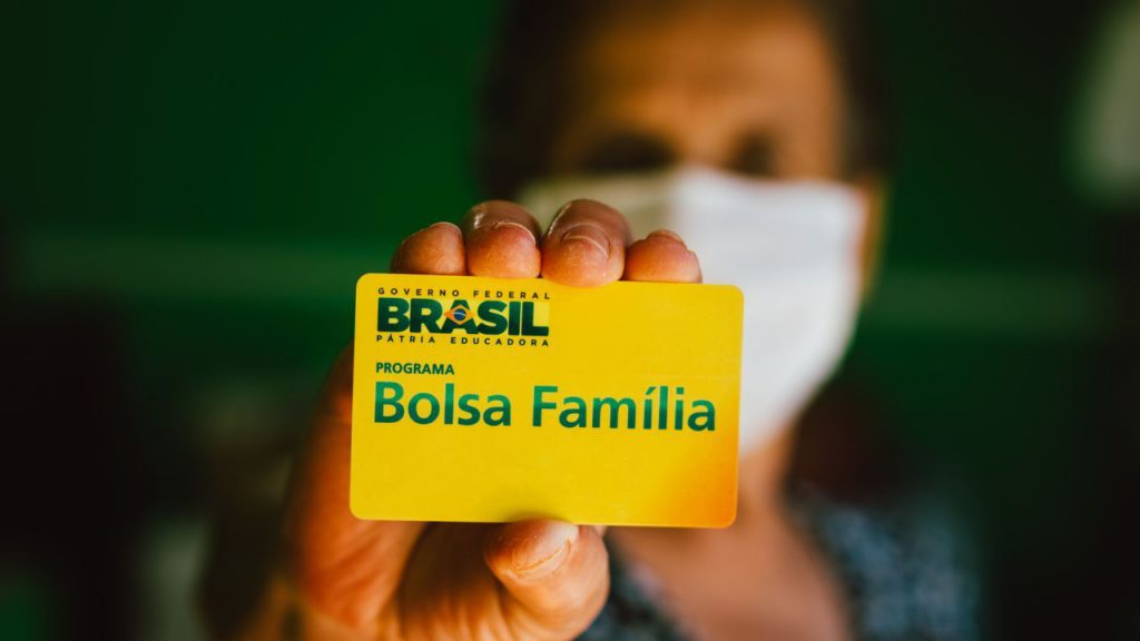 Auxílio emergencial é pago a beneficiários do Bolsa Família com NIS 1